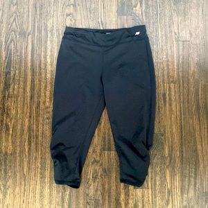 New Balance Cropped leggings.Fits woman XS-S and Girls XL(14/16)